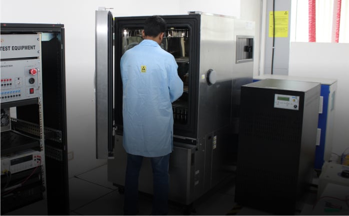 Shows a lab environment focusing on digital transformations in automotive innovations.