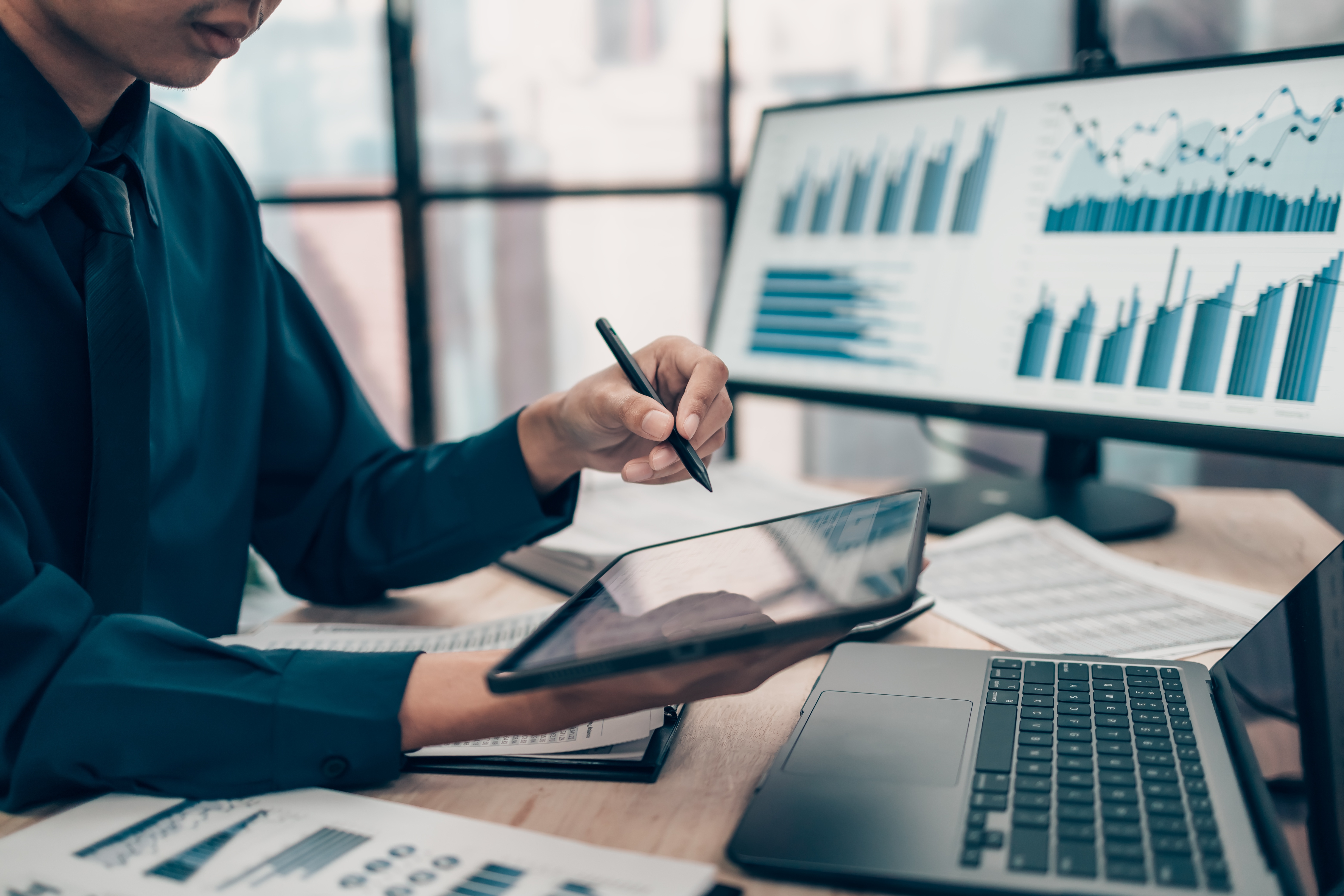 Key_Differentiators_Real_Time_Tracking_&_Reporting